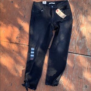 Black Levi cropped jeans